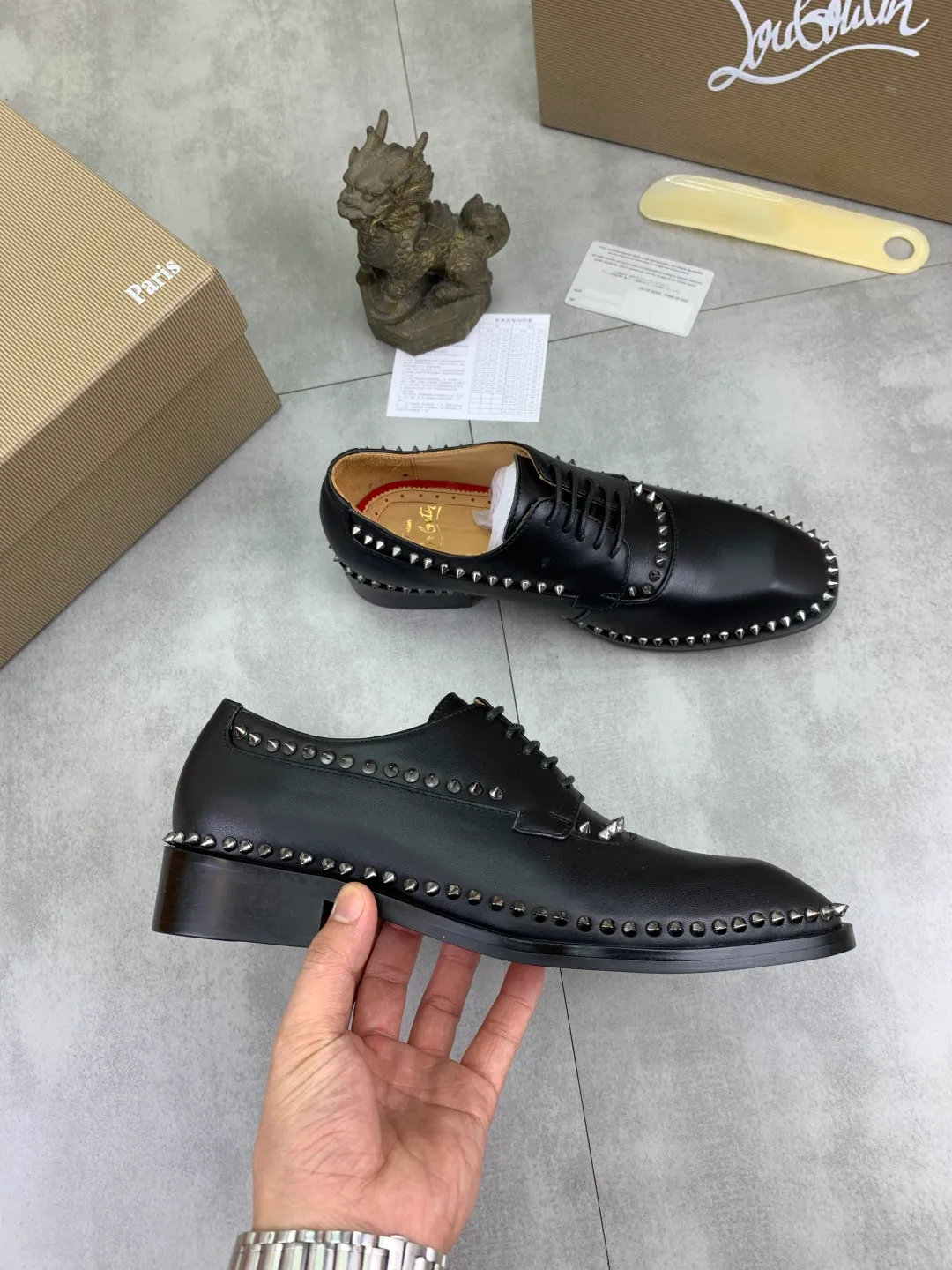 Men's shoes 💰P760 new style 💰high version 🇮🇹 CL red bottom series top purchasing original order series🔍🔍/🇮🇹Italian imported cowhide, imported genuine leather lining💪💪, completely 1⃣️ vs 1⃣️🇮🇹💪💪, ⚠Sole: The original sole provided by the original factory, the exclusive movable molded sole is super comfortable, ⚠Original factory follow-up goods, 🔍🔍high quality, you can come in and out at will, welcome to compare ⚠Size: 38-44 (45 46 can be customized)